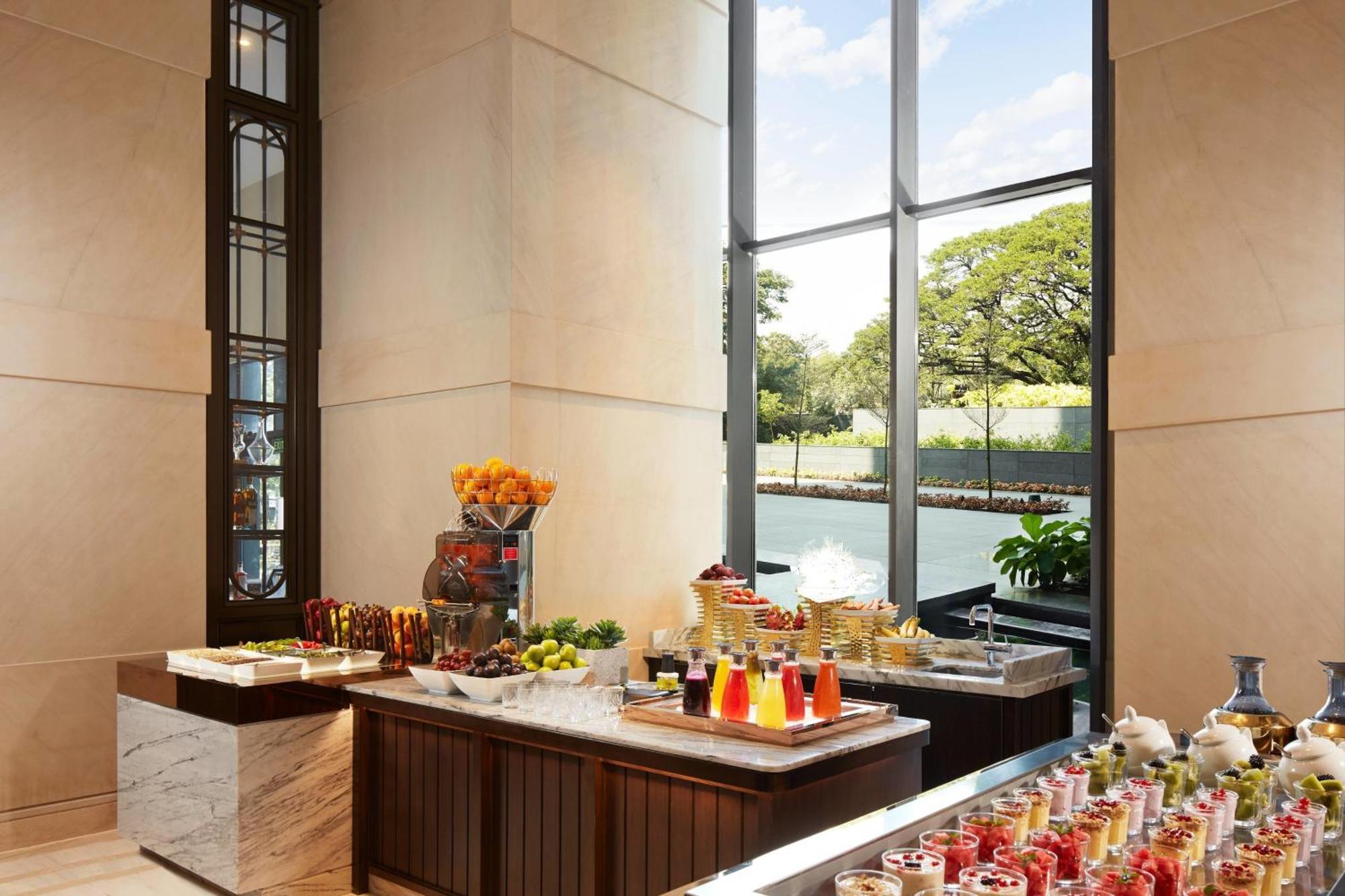 The Ritz-Carlton, Pune Zewnętrze zdjęcie