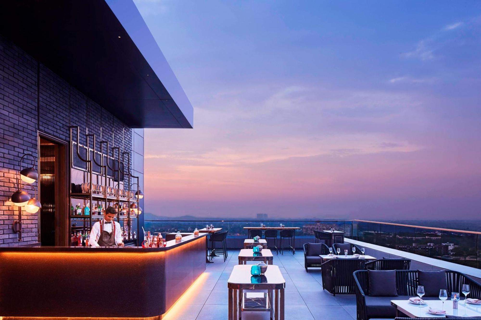 The Ritz-Carlton, Pune Zewnętrze zdjęcie