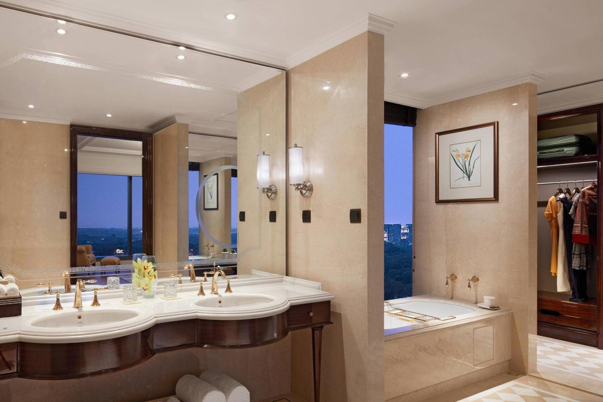 The Ritz-Carlton, Pune Zewnętrze zdjęcie