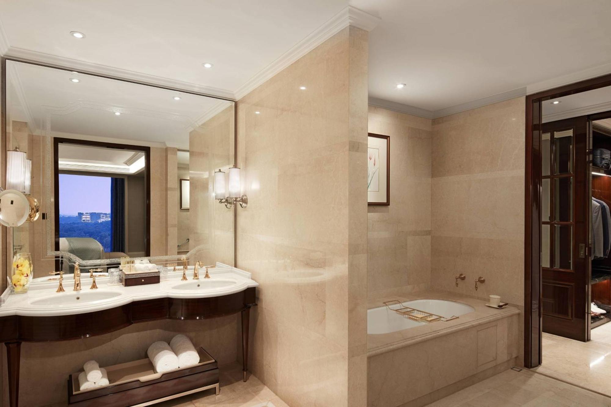 The Ritz-Carlton, Pune Zewnętrze zdjęcie