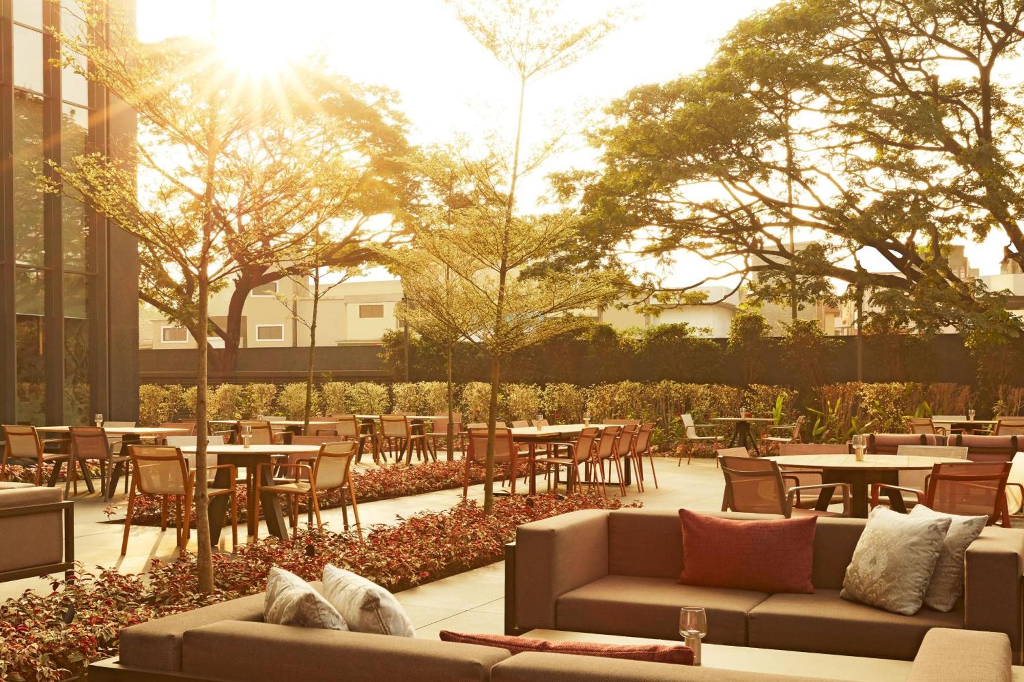 The Ritz-Carlton, Pune Zewnętrze zdjęcie