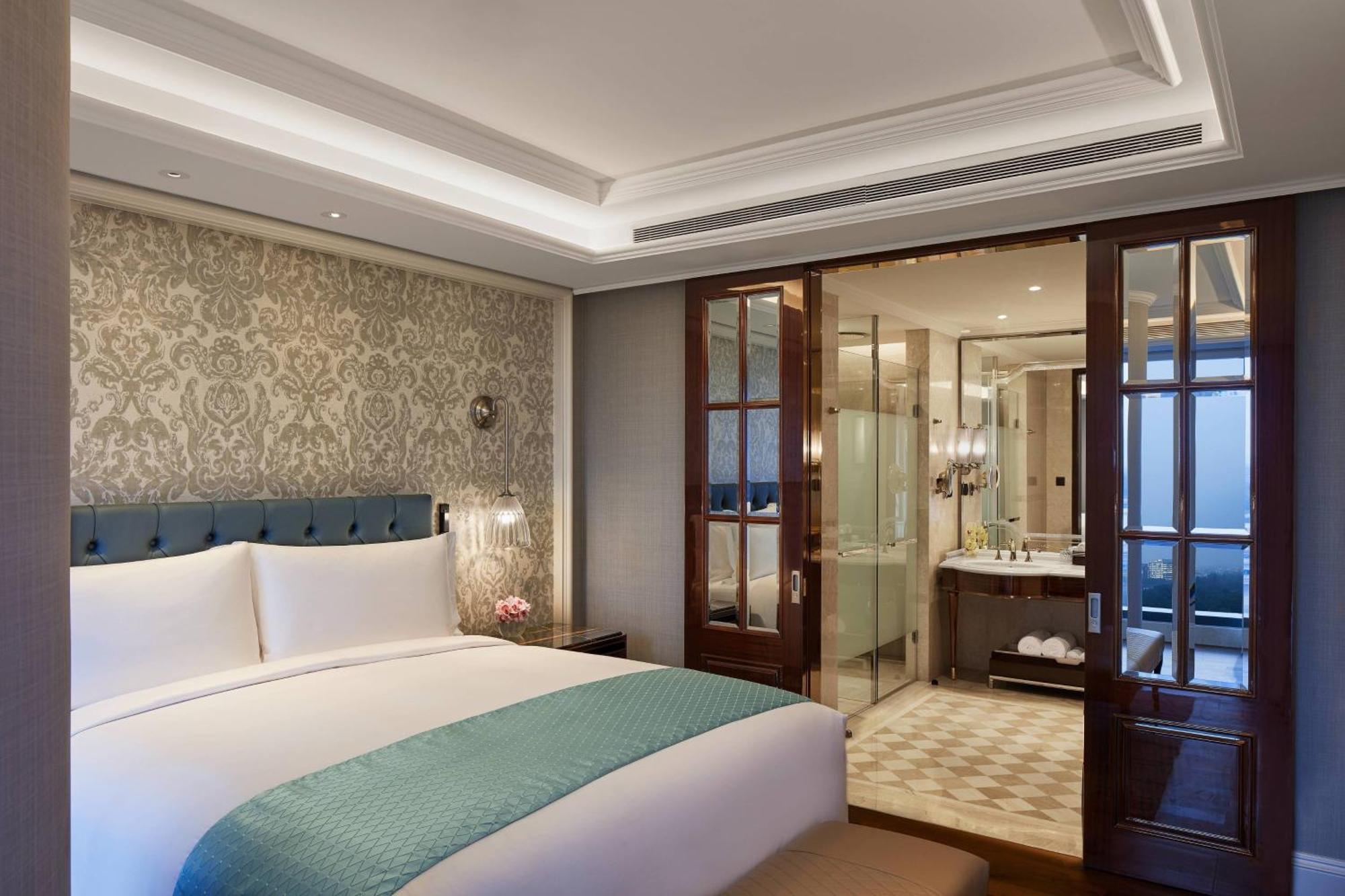 The Ritz-Carlton, Pune Zewnętrze zdjęcie