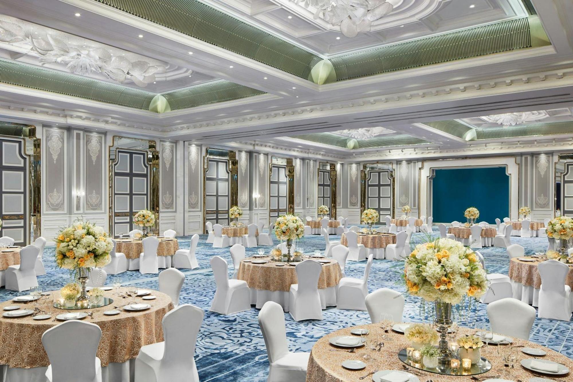 The Ritz-Carlton, Pune Zewnętrze zdjęcie