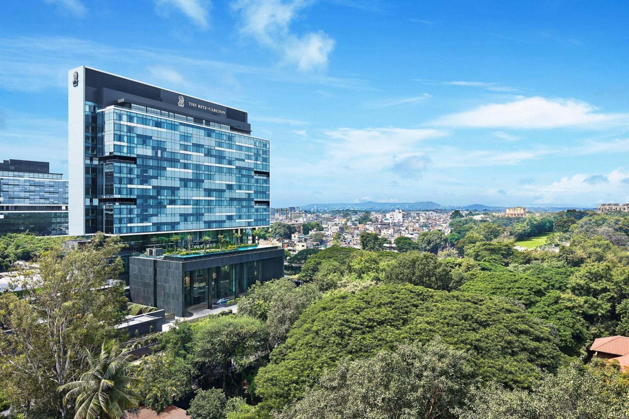 The Ritz-Carlton, Pune Zewnętrze zdjęcie